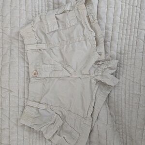 Kaki shorts size 24 Urban Outfitters